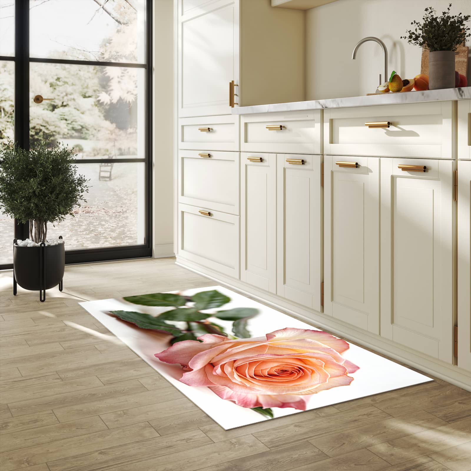 Langlebiger Küchenläufer mit Motiv Elegante Rose Blüte in heller Küche