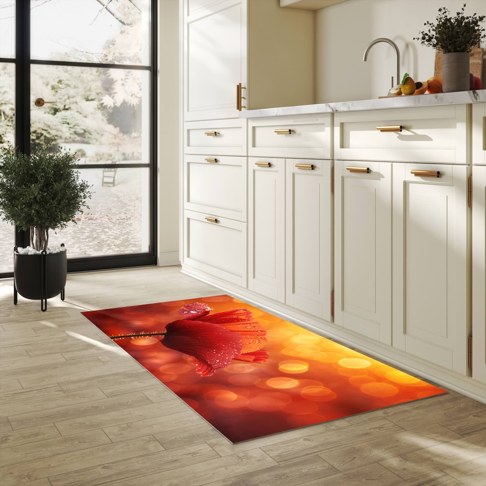 Feuchtigkeitsresistenter Bodenläufer mit Motiv Roter Blütentropfen in heller Küche