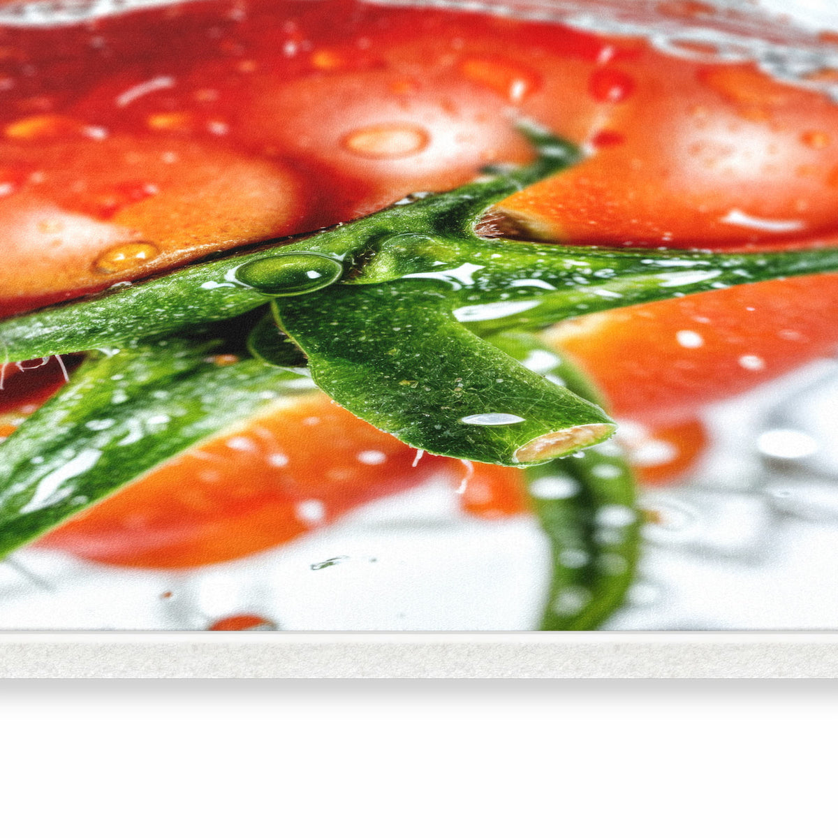 Komfortabler waschbarer Küchenteppich mit Motiv Tomate im Wasser in seitlicher Ansicht
