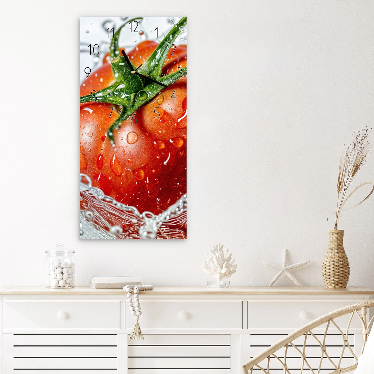 Wanduhr Tomate im Wasser aus Glas – Reife Tomate im Wasserspritzer