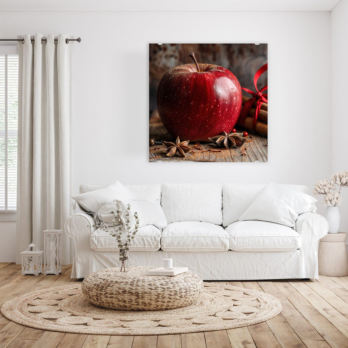 Glasbild Zimt und Apfel an der Wand – Roter Apfel auf Holz, daneben mit roter Schleife gebündelte Zimtstangen und Sternanis
