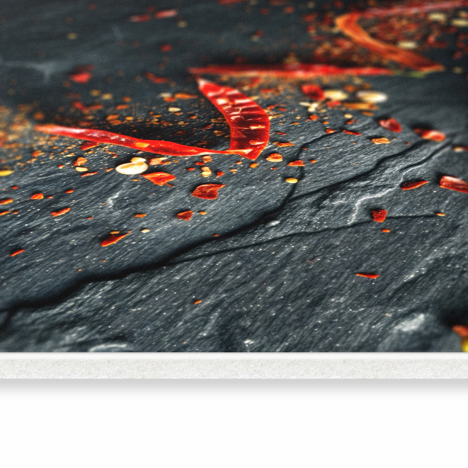 Langlebiger Bodenläufer mit Motiv Chili Auf Schiefer in seitlicher Ansicht