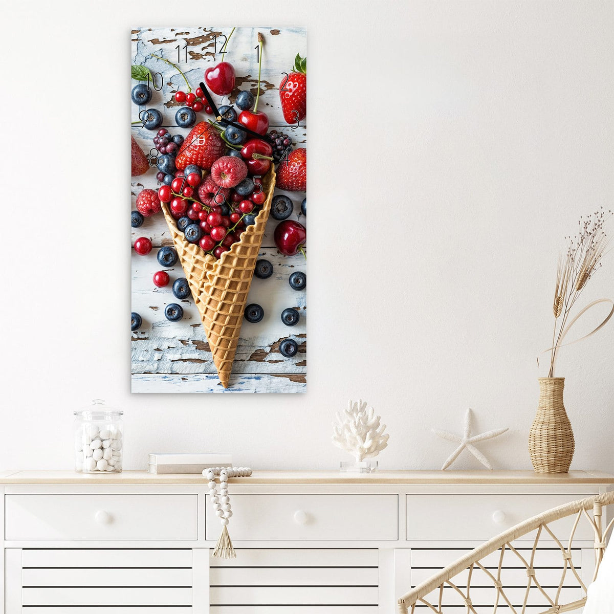Wanduhr Früchte Eiscreme aus Glas – Beeren in der Eiswaffel