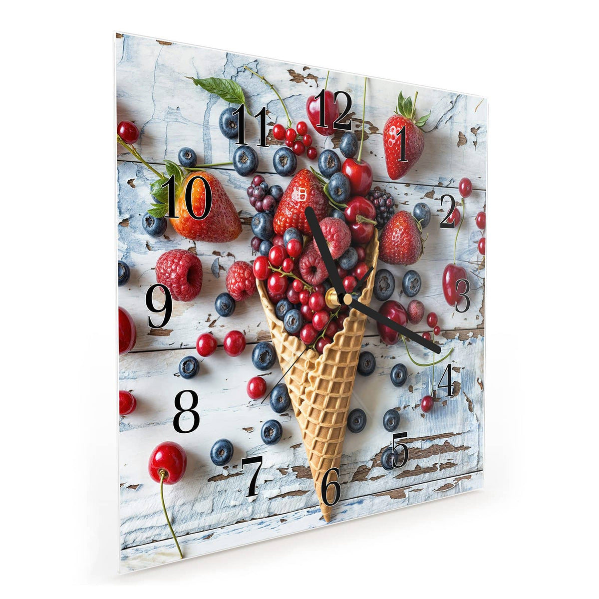 Quadratische Wanduhr aus Glas Beeren in der Eiswaffel schräg von der Seite, 4 mm starkes Glas