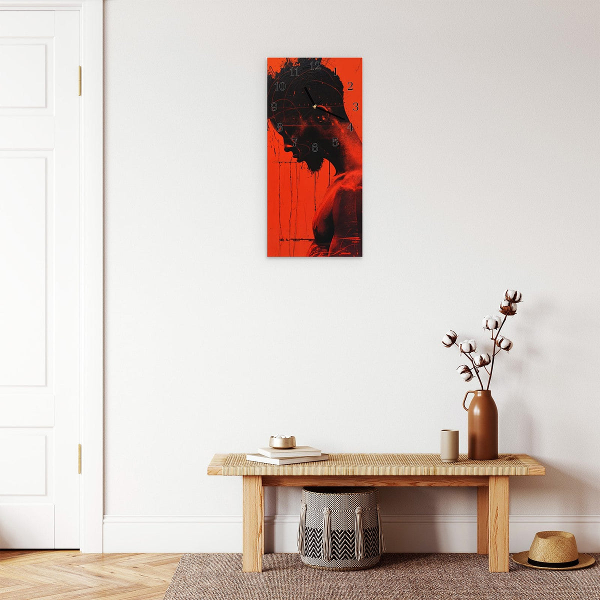 Moderne Wanduhr aus Glas mit Farbtiefe – Wanduhr Dunkelrotes Profil aus Glas – Hochformat 30 × 60 cm
