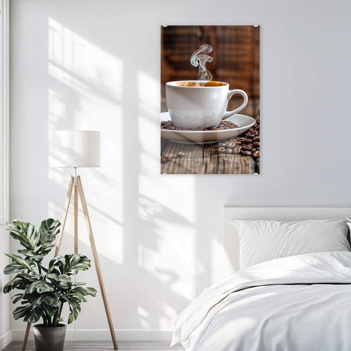 Glasbild Dampfende Tasse Kaffee an der Wand – Weiße Tasse mit dampfendem Kaffee auf einer Untertasse voller Bohnen vor rustikalem Holz