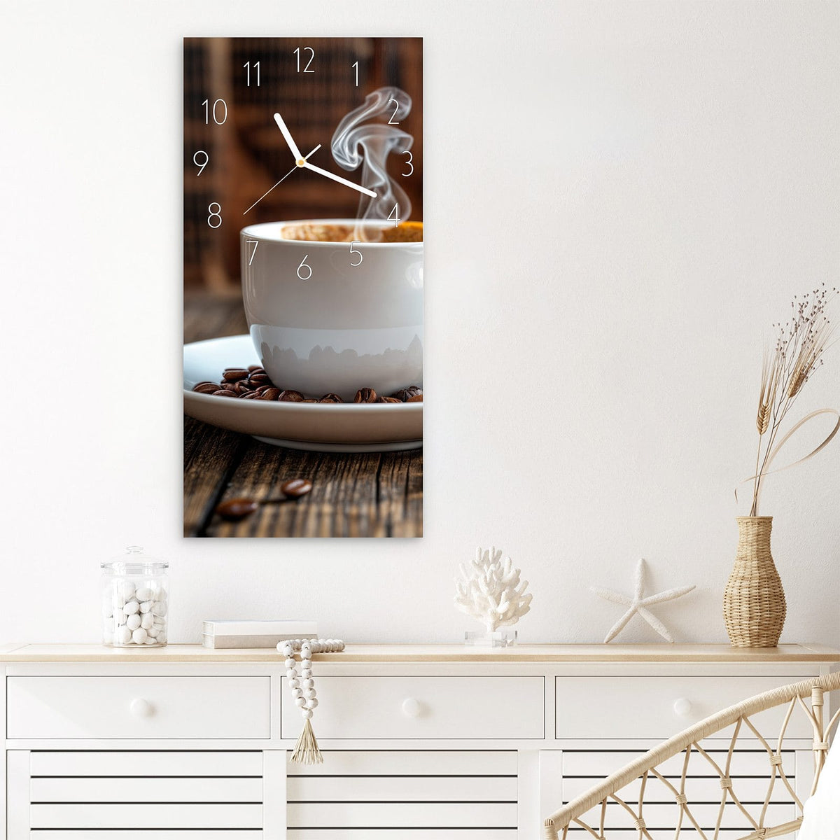 Wanduhr Kaffeegenuss aus Glas – Dampfende Tasse mit Kaffeebohnen