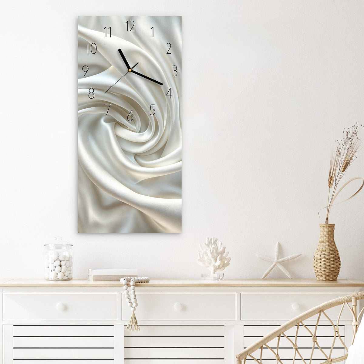 Wanduhr Seidene Textur aus Glas – Cremefarbene Seide in Falten