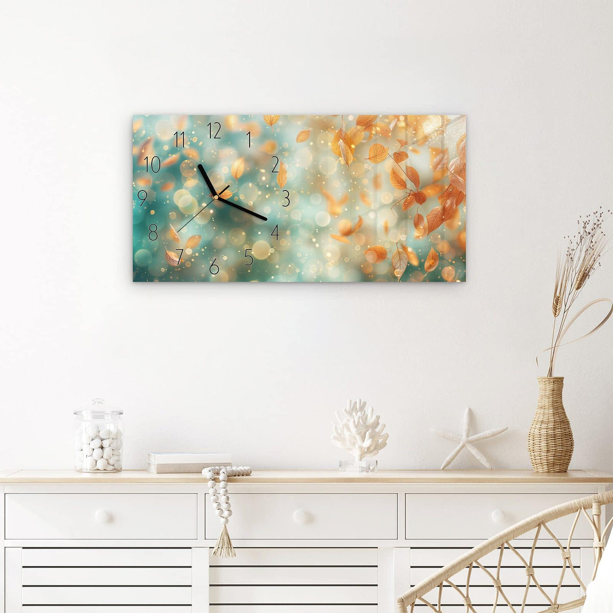 Wanduhr Herbstblätter Traum aus Glas – Querformat 60 × 30 cm – Goldene Blätter vor türkisem Bokeh