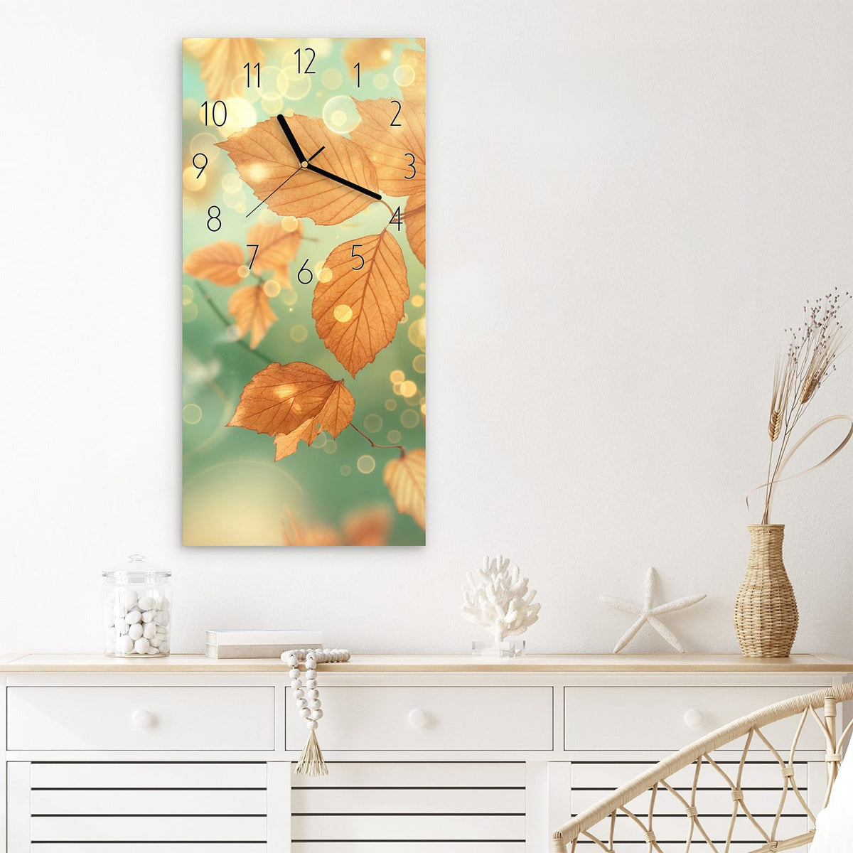 Wanduhr Herbstliche Blätter aus Glas – Braune Blätter vor Türkis