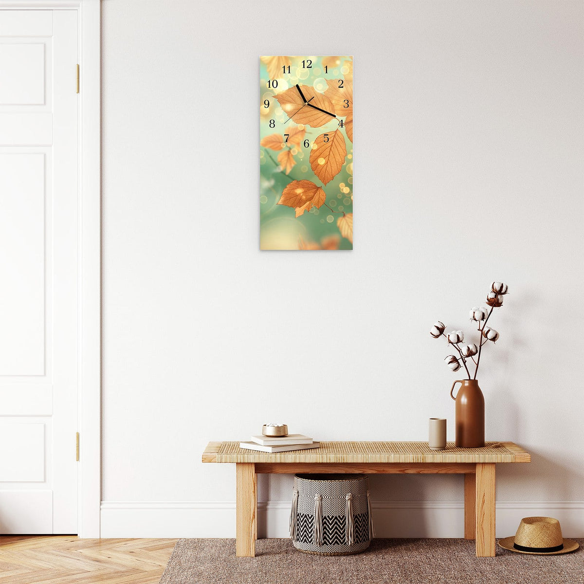 Moderne Wanduhr aus Glas mit Farbtiefe – Wanduhr Herbstliche Blätter aus Glas – Hochformat 30 × 60 cm
