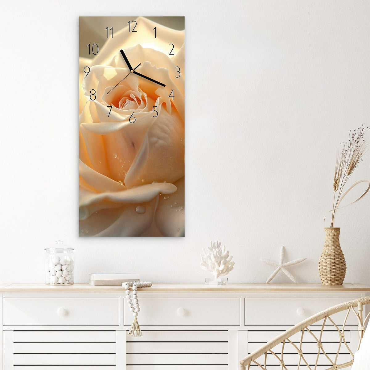 Wanduhr Elegante Rose aus Glas – Cremefarbene Rose mit Wassertropfen