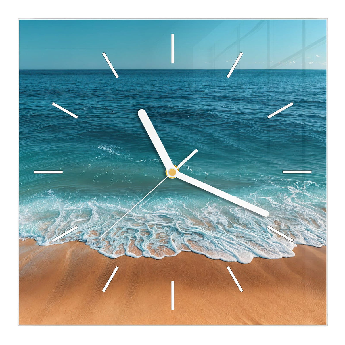 Wanduhr aus Glas, Ziffernblatt Linie mit Motiv Azurblaues Meer: Blick über tiefblaues Meer bis zum Horizont, vorn Schaum auf goldenem Sand