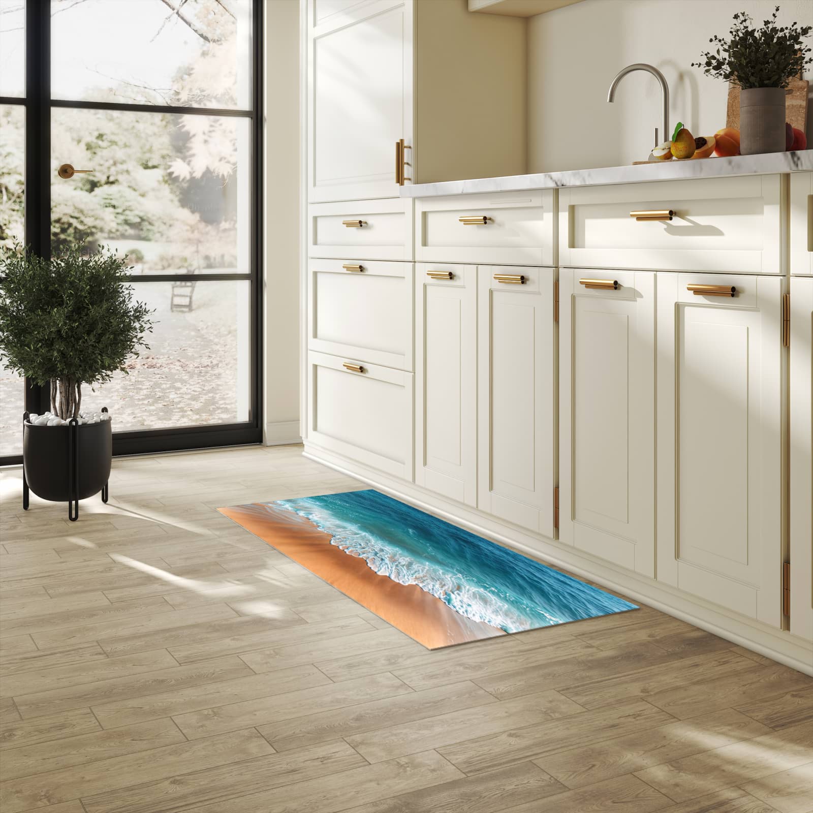 Rutschfester Teppich für Esstisch mit Motiv Sandstrand Wellen in heller Küche