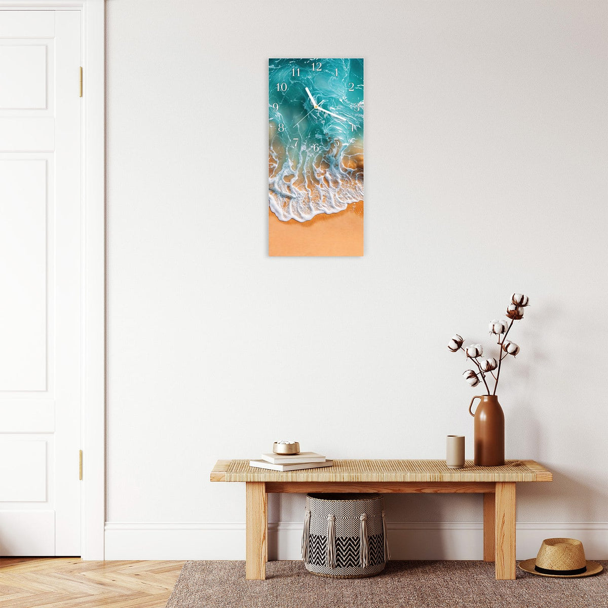 Moderne Wanduhr aus Glas mit Farbtiefe – Wanduhr Sanfte Meereswellen aus Glas – Hochformat 30 × 60 cm