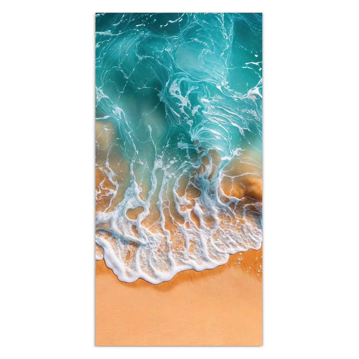 Luftbild: türkise Brandung mit Schaum trifft auf goldgelben Sandstrand