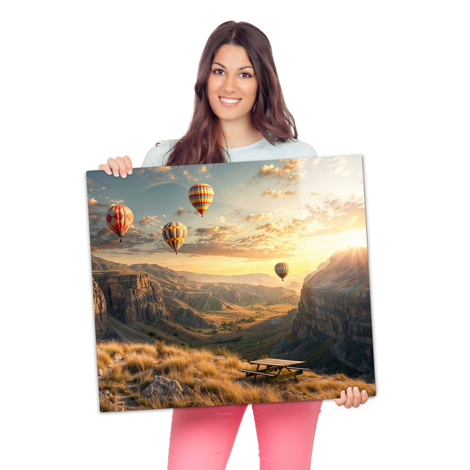 Herd Schutzplatte mit Landschaft mit Ballons-Motiv wird zur Größendarstellung gehalten