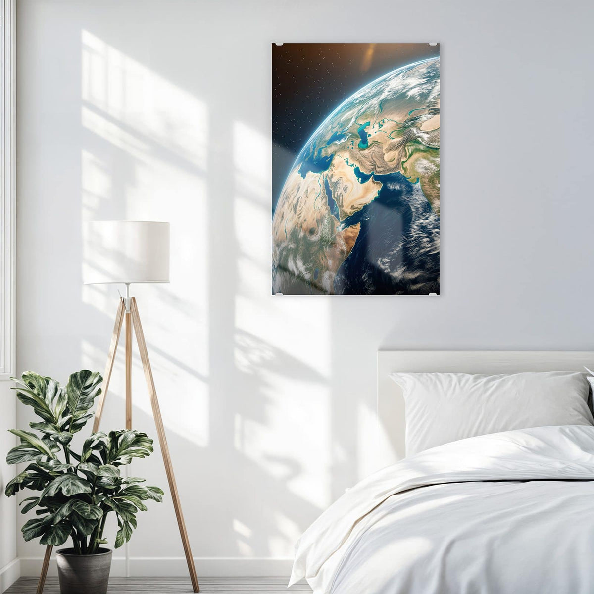 Glasbild Erdkugel mit Kontinenten an der Wand – Erdkugel groß im Bild mit Arabien, Asien und Wolkenbändern, kaum Sterne