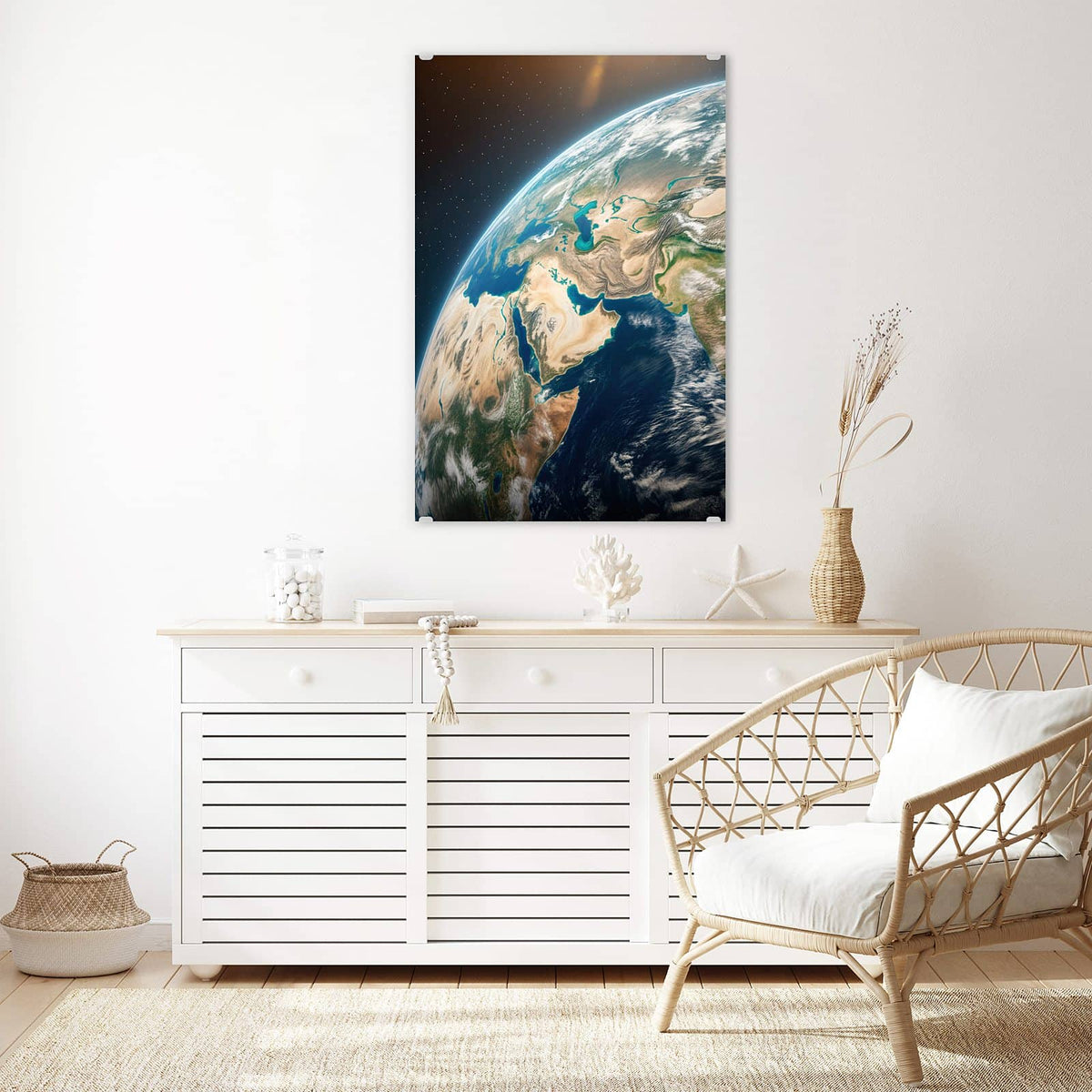 Glasbild Erdkugel mit Kontinenten an der Wand – Erdkugel groß im Bild mit Arabien, Asien und Wolkenbändern, kaum Sterne