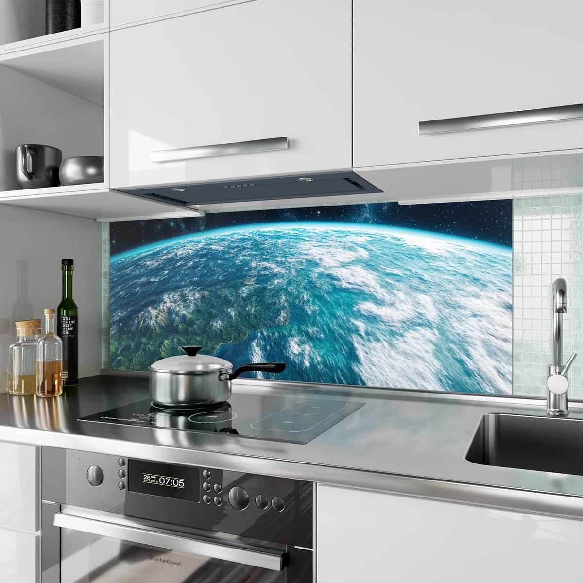 Küchenrückwand aus Glas Ozeane aus dem Orbit im Hochformat als Spritzschutz hinter dem Kochfeld, über dem Fliesenspiegel montiert