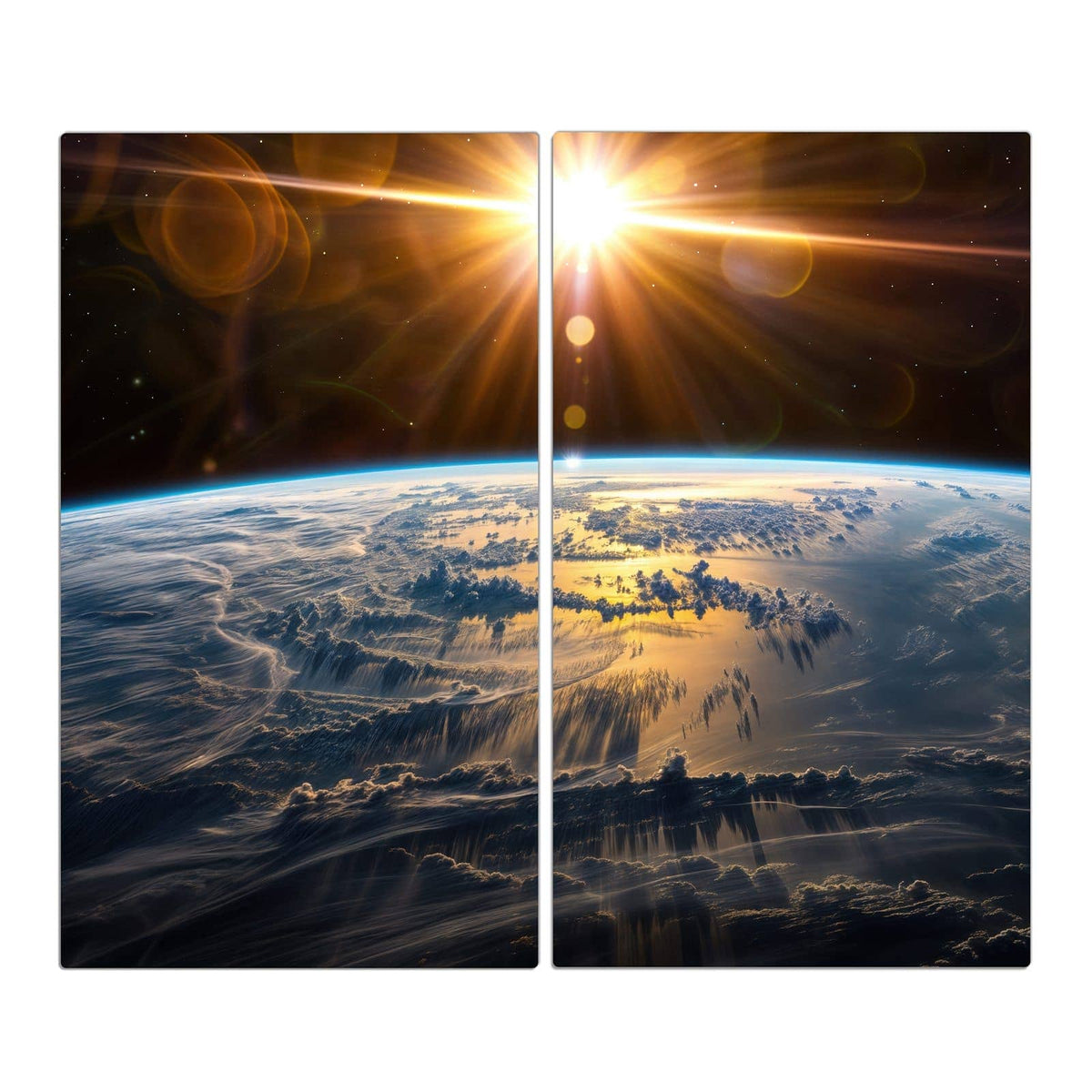 Sonne bricht als goldener Stern über der Erdkrümmung hervor, Wolkendecke darunter