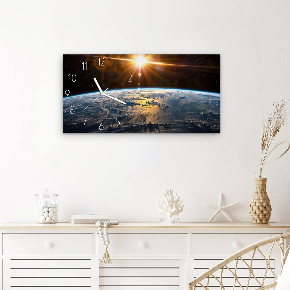 Wanduhr Sonnenaufgang & Erde aus Glas – Querformat 60 × 30 cm – Goldener Sonnenaufgang über der Erde