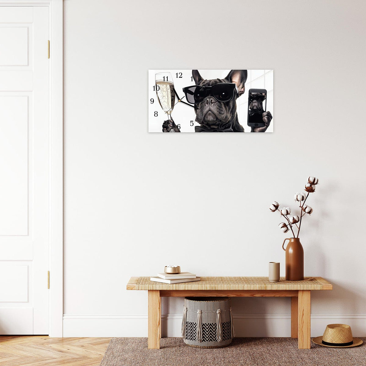 Moderne Wanduhr aus Glas mit Farbtiefe – Wanduhr Sonnenbrillenhund aus Glas – Querformat 60 × 30 cm