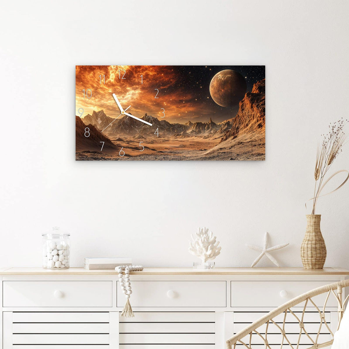 Wanduhr Fremder Planet aus Glas – Querformat 60 × 30 cm – Beringter Planet über Felsen
