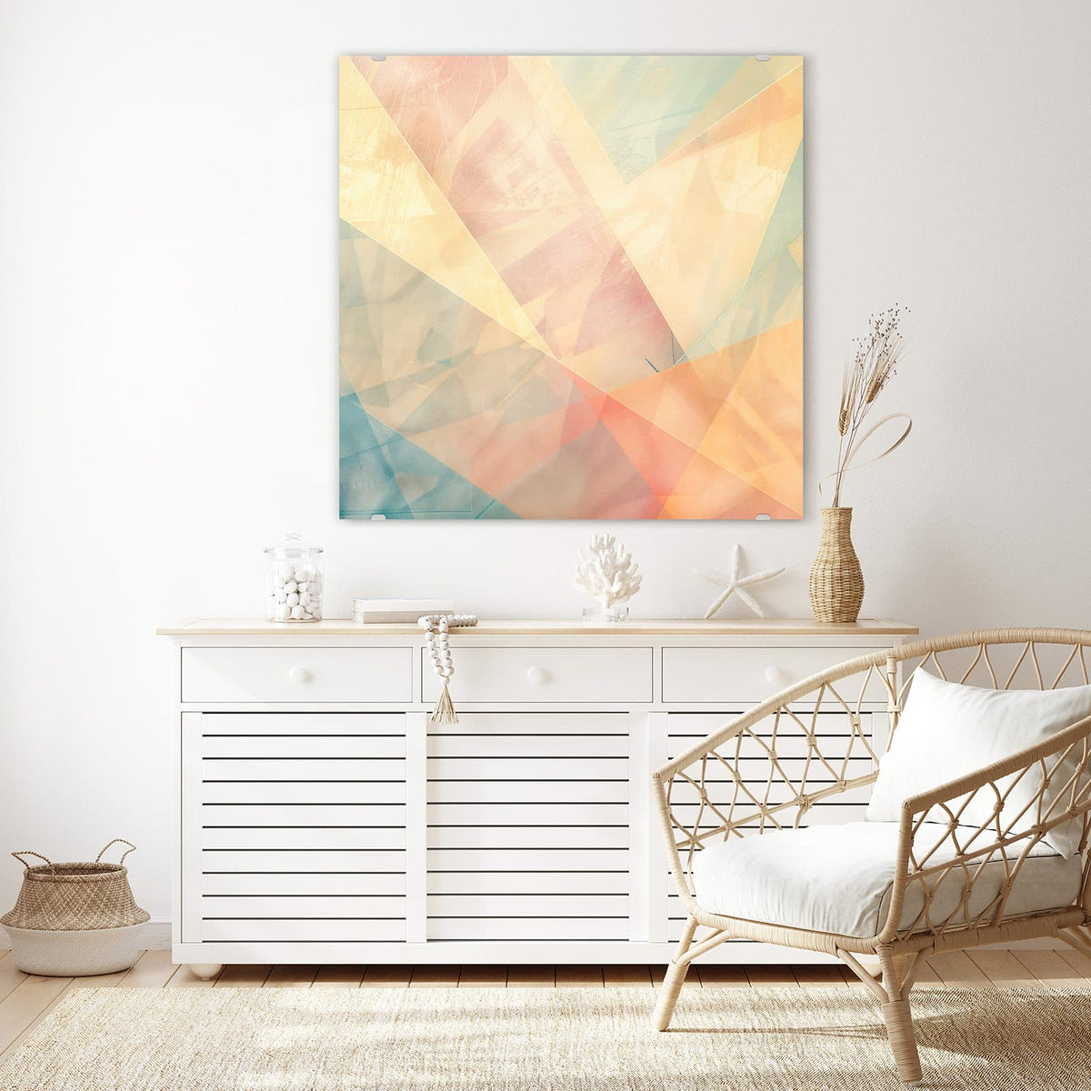 Glasbild Geometrie in Pastell an der Wand – Sich überlagernde transparente Dreiecke in Pastellgelb, Rosa, Apricot und Mint