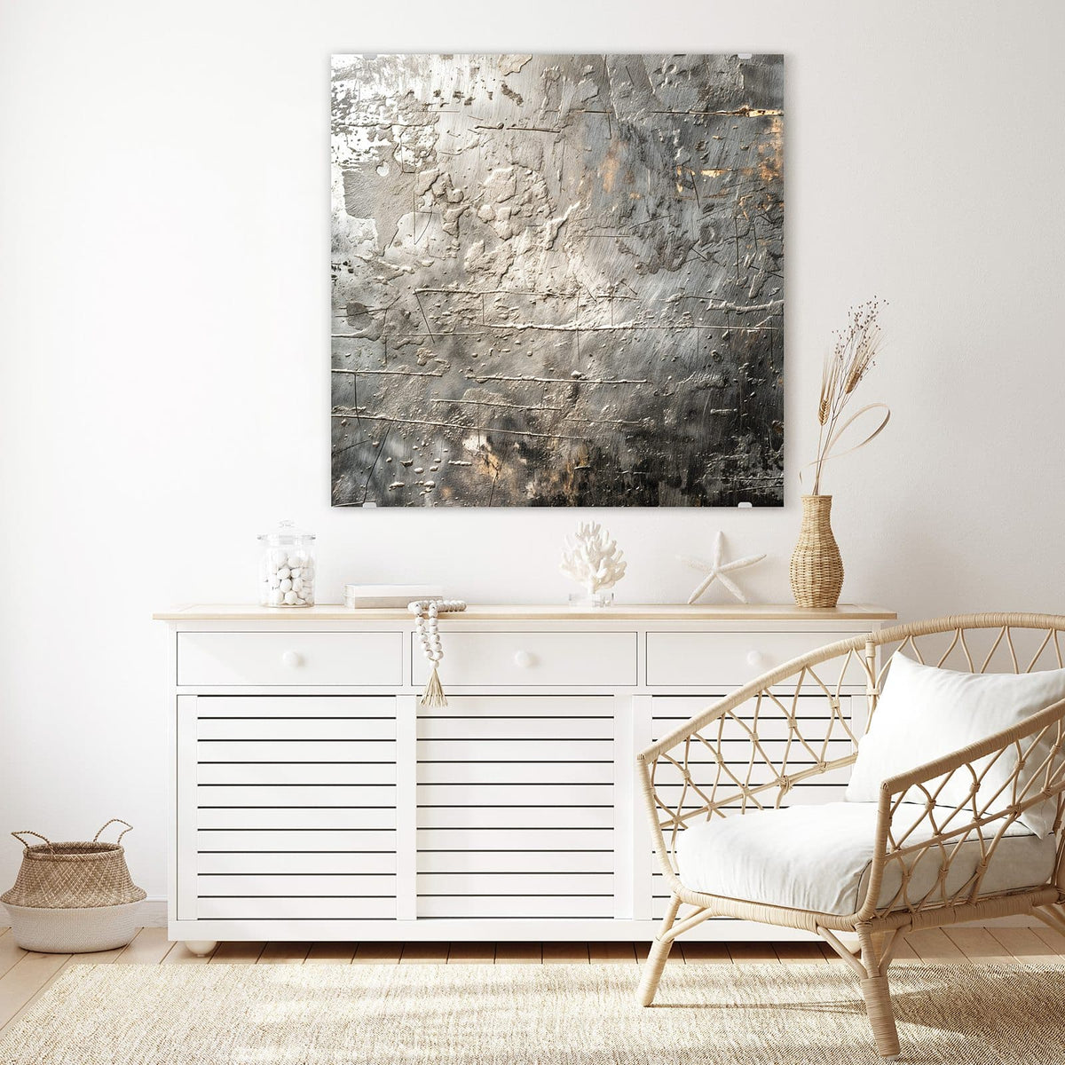 Glasbild Gealtertes Metall an der Wand – Silbergraues, gealtertes Metall mit Kratzern, Abplatzungen und bronzenen Spuren