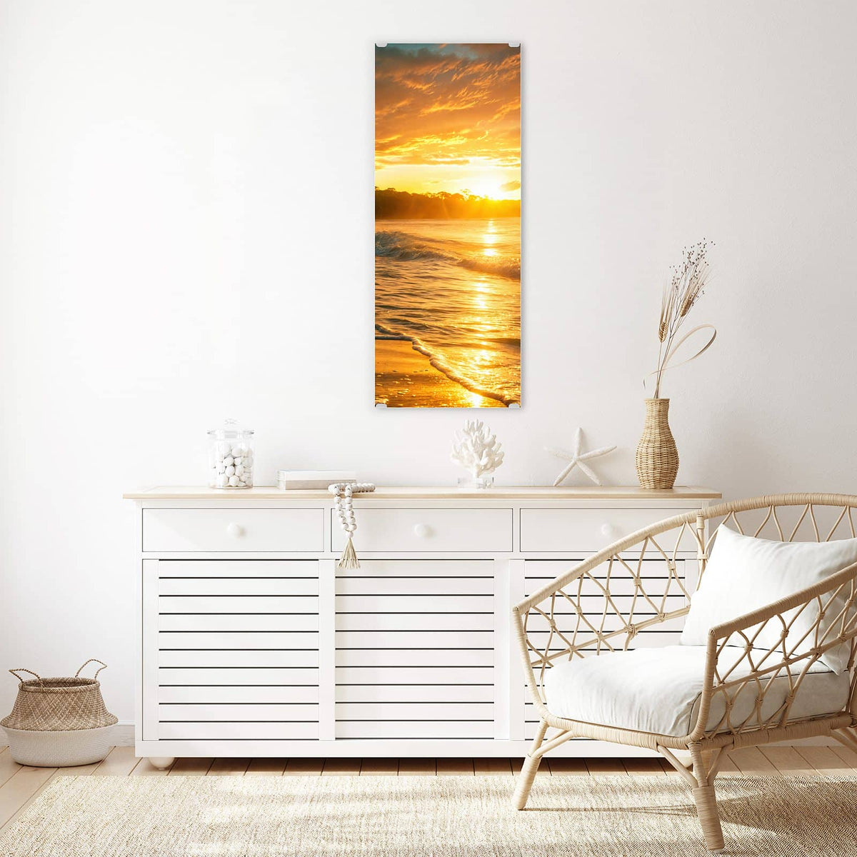 Glasbild Palme im Abendgold an der Wand – Palmensilhouette links, Sonne tief über dem Meer, goldgelbes Licht auf brechenden Wellen