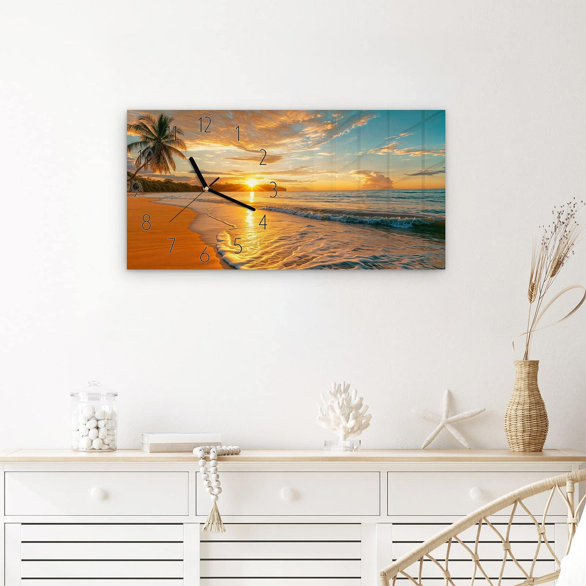 Wanduhr Sonnenuntergang am Strand aus Glas – Querformat 60 × 30 cm – Palme im orangen Abendlicht