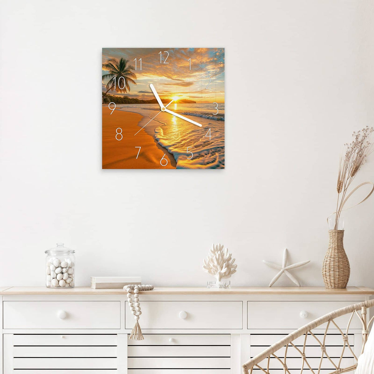 Wanduhr Palme am Abendstrand aus Glas – Quadratisch 30 × 30 cm – Palme im orangen Abendlicht