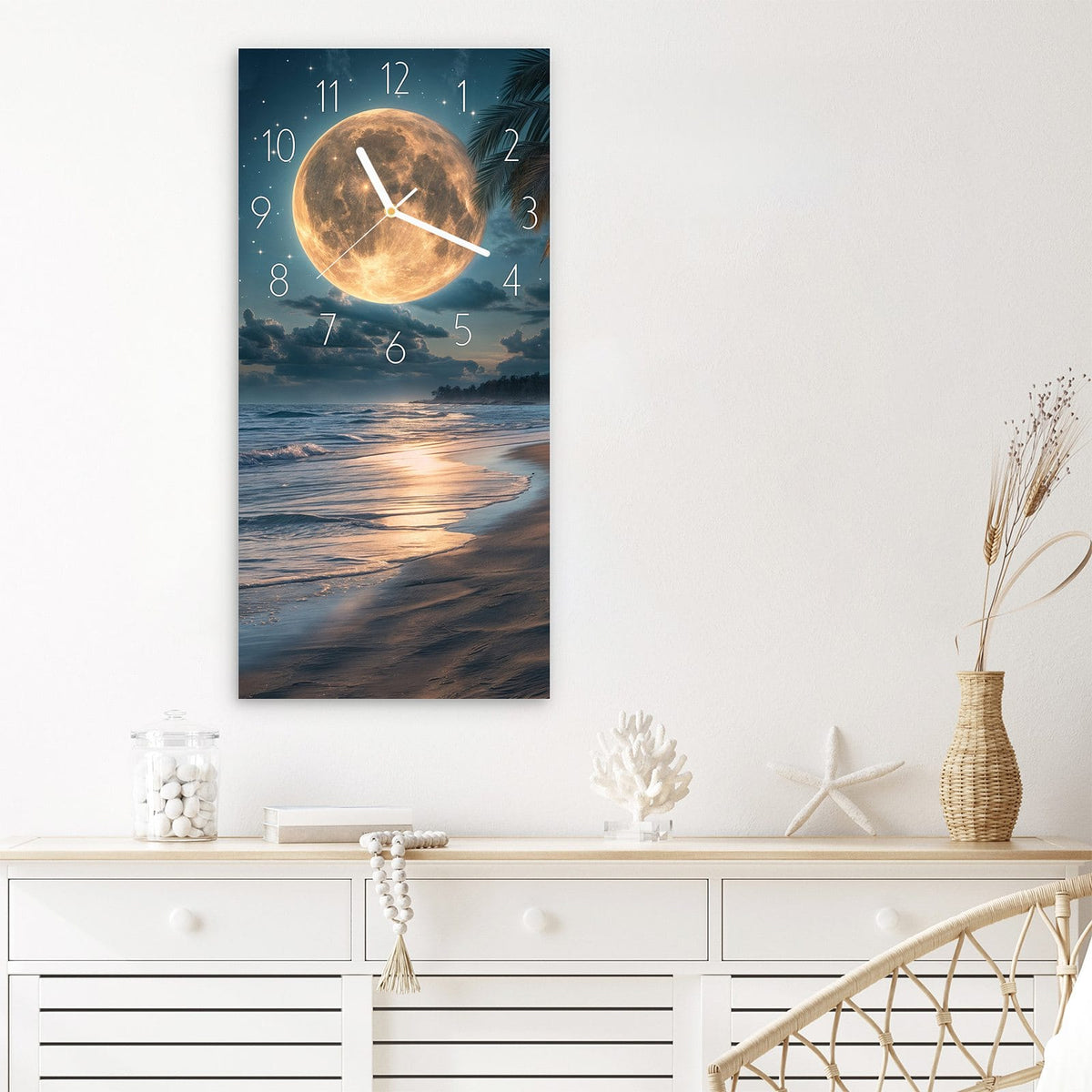Wanduhr Mondnacht am Strand aus Glas – Hochformat 30 × 60 cm – Vollmond über Palmenstrand