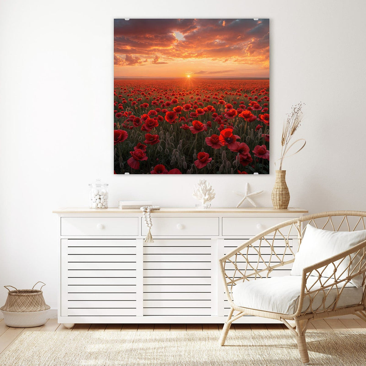 Glasbild Mohnfeld im Abendrot an der Wand – Weites rotes Mohnfeld, am Horizont die untergehende Sonne unter orangen Wolken.