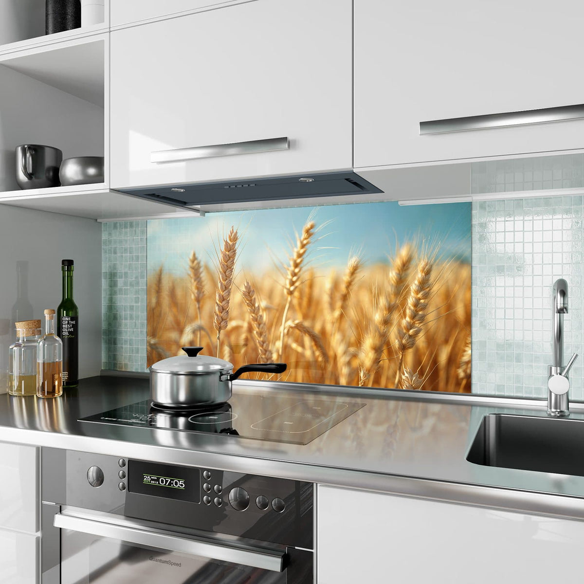 Küchenrückwand aus Glas Weizen im Sonnenlicht im Hochformat als Spritzschutz hinter dem Kochfeld, über dem Fliesenspiegel montiert