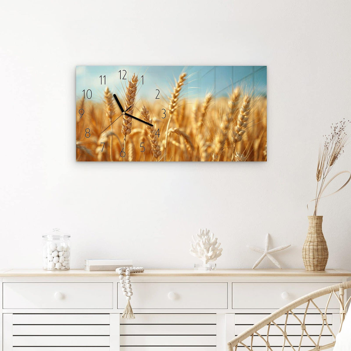 Wanduhr Sanfte Weizenfeld aus Glas – Querformat 60 × 30 cm – Goldene Ähren unter blauem Himmel