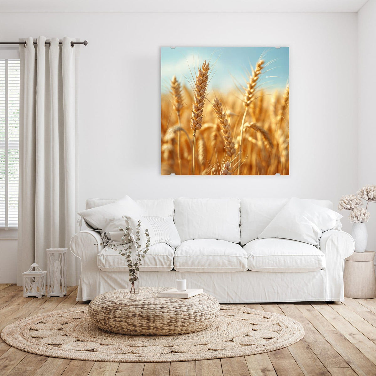 Glasbild Weizen im Sonnenlicht an der Wand – Goldene Weizenähren in Nahaufnahme vor hellblauem, fast wolkenlosem Himmel