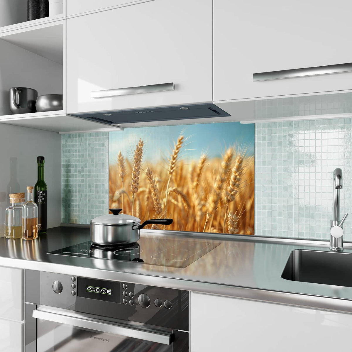 Küchenrückwand aus Glas Weizen im Sonnenlicht im Hochformat als Spritzschutz hinter dem Kochfeld, über dem Fliesenspiegel montiert