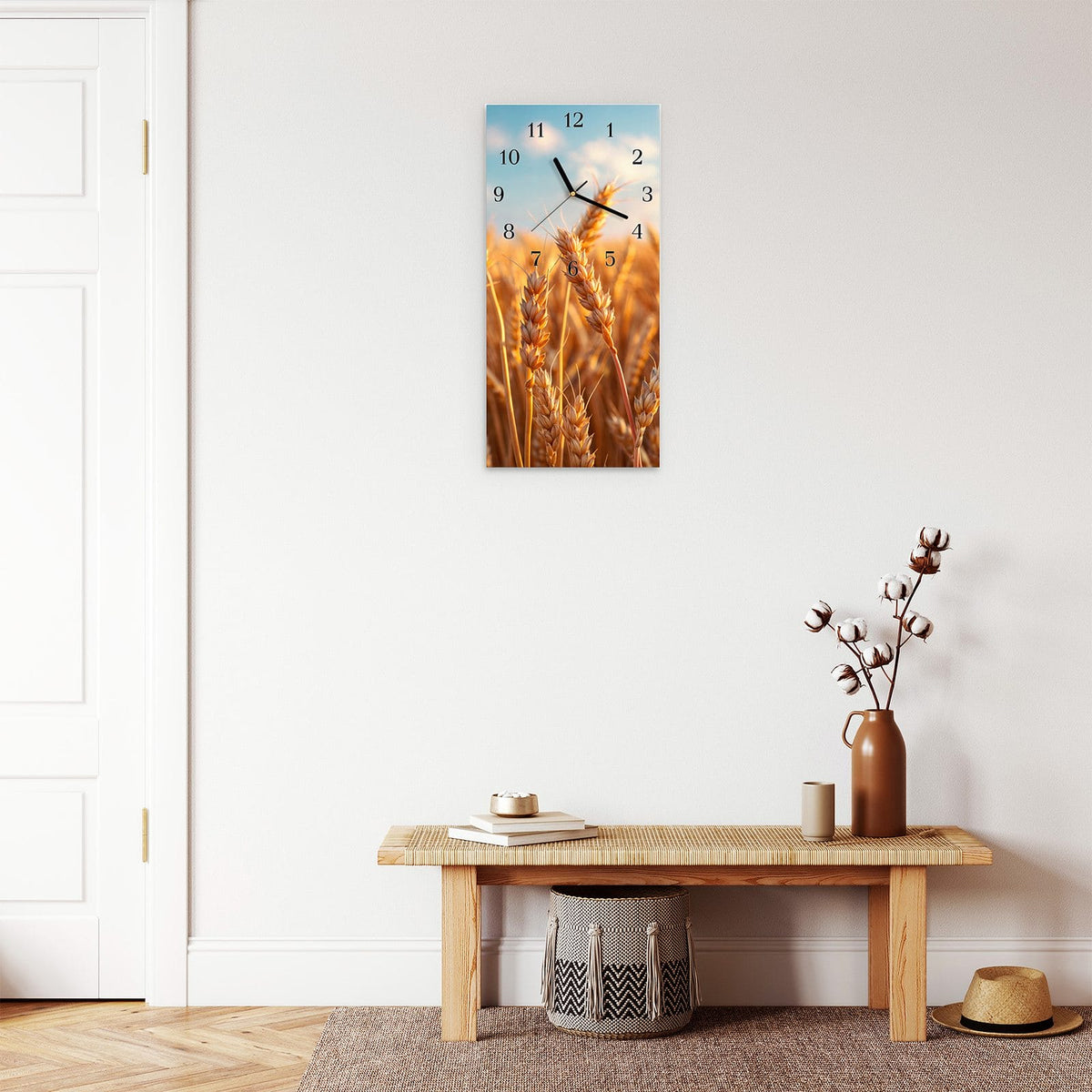Moderne Wanduhr aus Glas mit Farbtiefe – Wanduhr Weizenfeld Sonnenuntergang aus Glas – Hochformat 30 × 60 cm