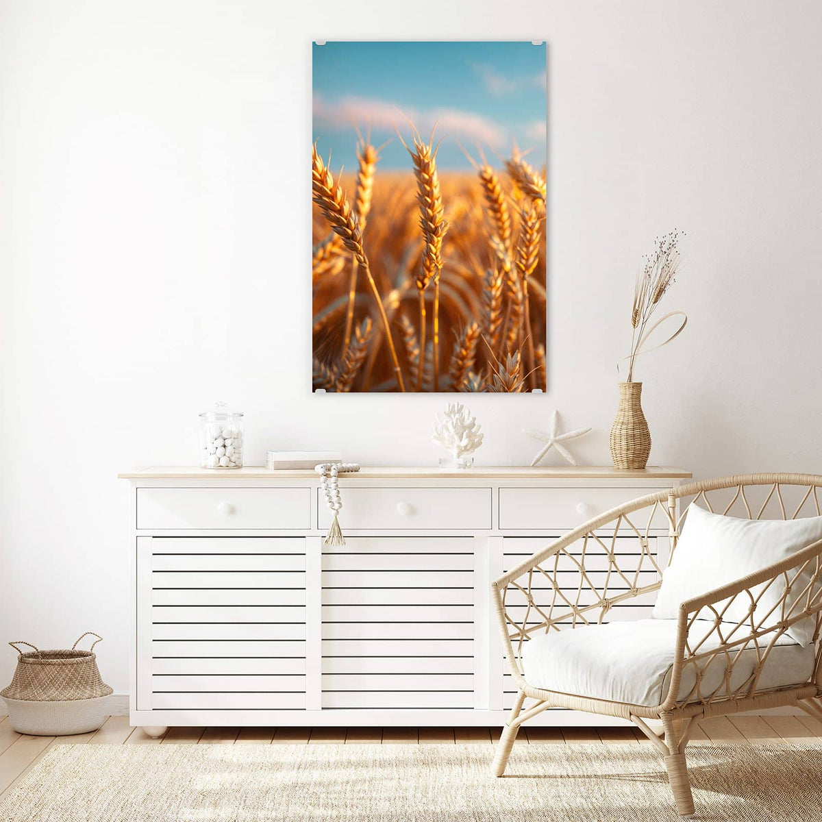Glasbild Reifer Weizen an der Wand – Reife Weizenähren im warmen Gegenlicht vor kräftig blauem Himmel mit Wölkchen