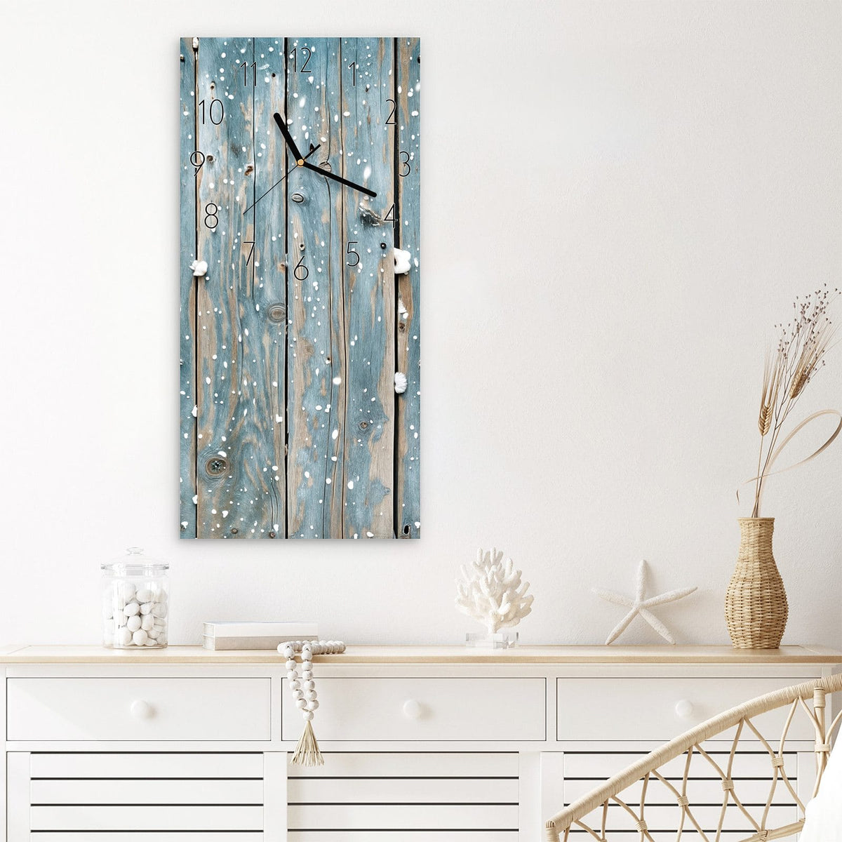 Wanduhr Holz mit Schnee aus Glas – Blaues Holz mit Schneeflocken