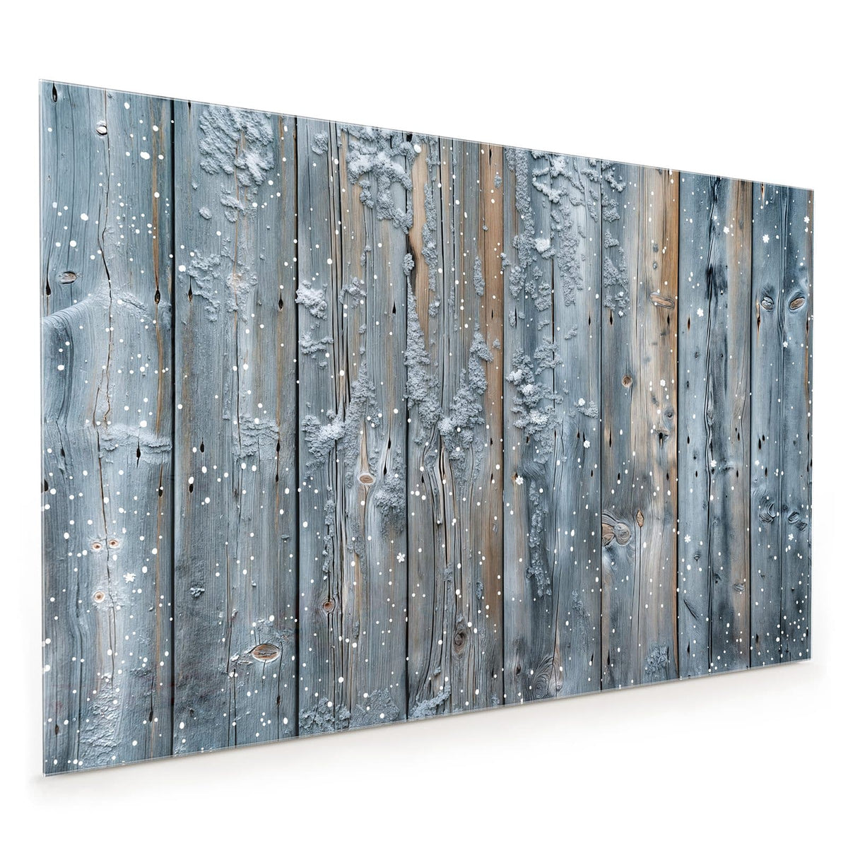 Küchenrückwand aus Glas im Hochformat mit Motiv Winterliche Holzlatten: Senkrechte graublaue Latten mit Schnee und weißen Schneeflocken-Tupfen