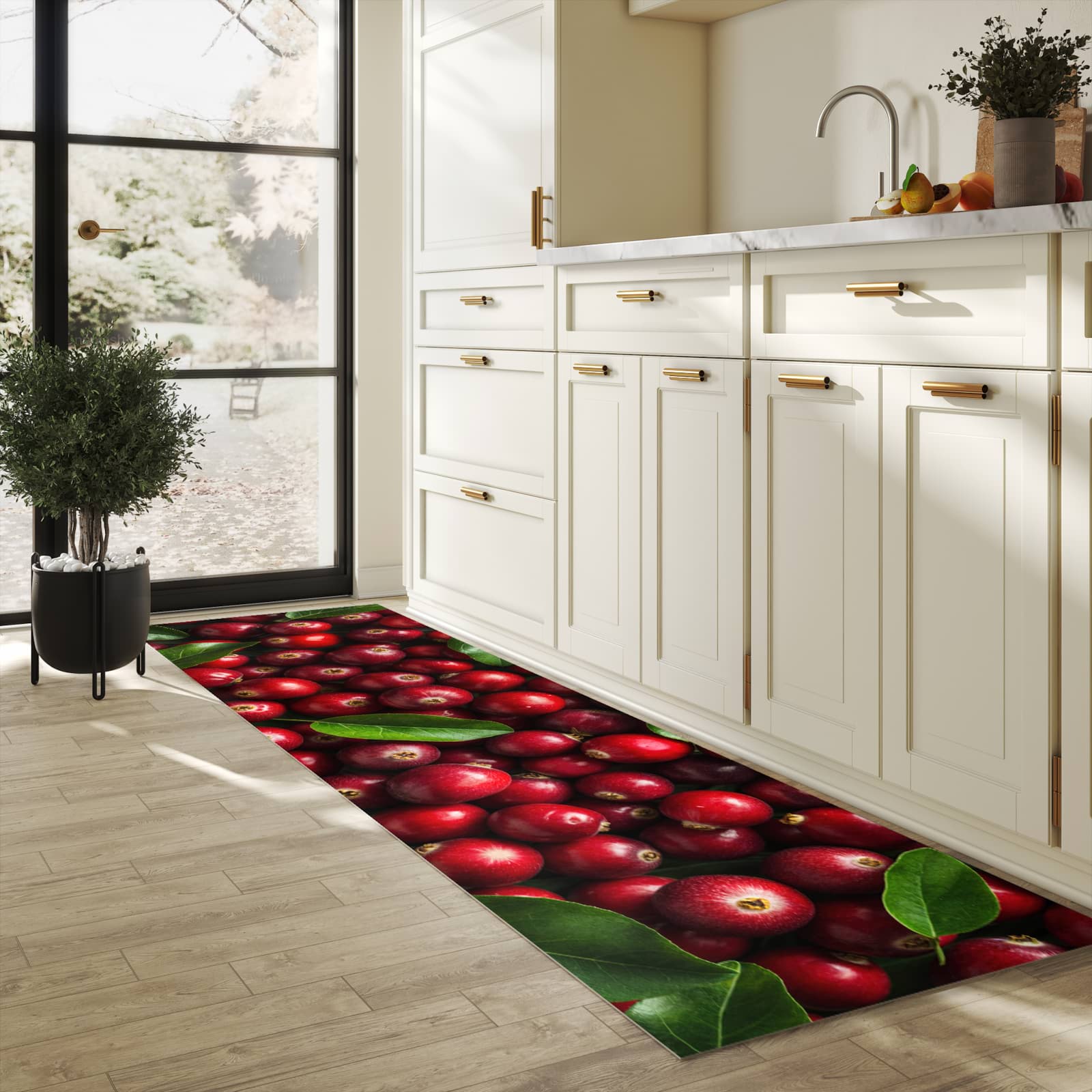 Geräuschdämpfender Küchenvorleger mit Motiv Frische Preiselbeeren in heller Küche