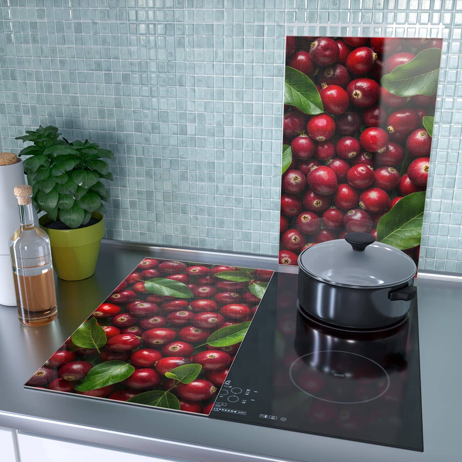 2-teilige Herdabdeckplatten mit Frische Preiselbeeren-Motiv als Spritzschutz hinter dem Kochfeld