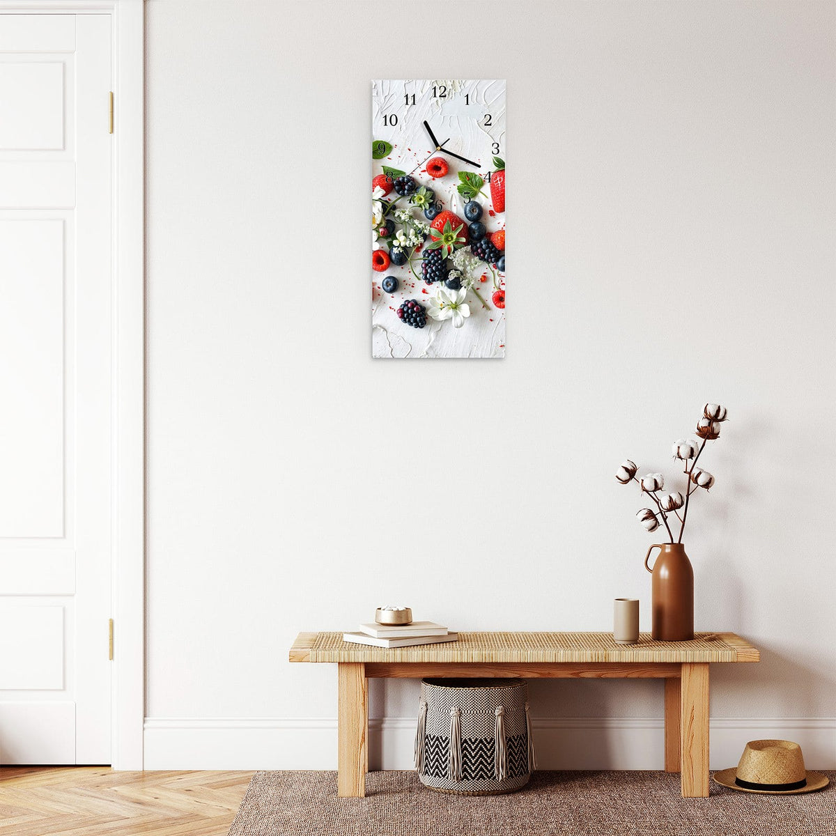 Moderne Wanduhr aus Glas mit Farbtiefe – Wanduhr Bunte Beerenmischung aus Glas – Hochformat 30 × 60 cm