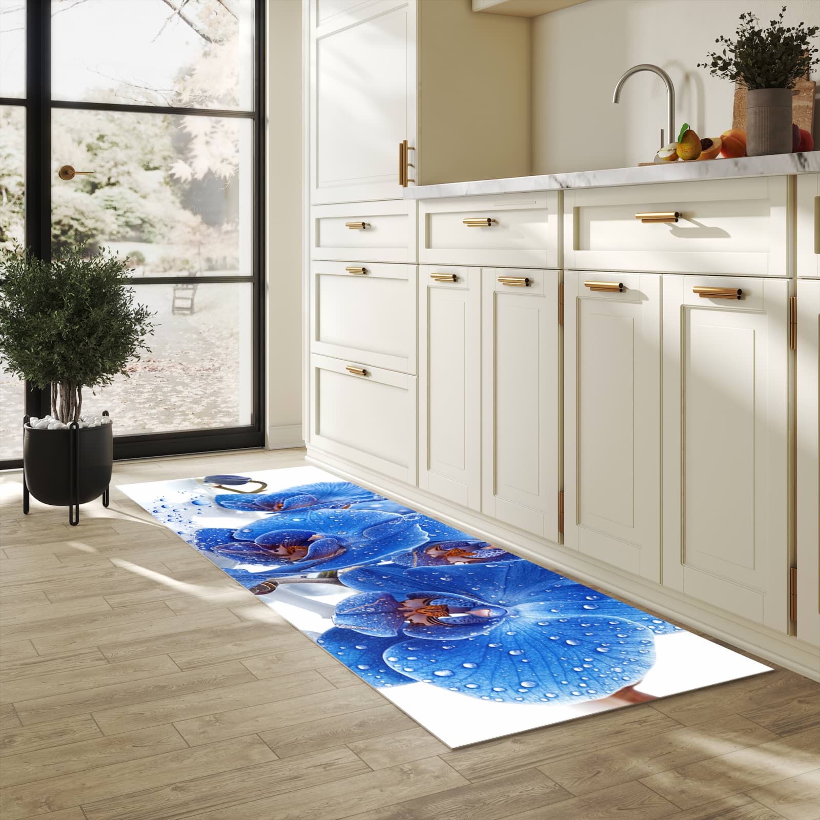UV-beständiger Küchenvorleger mit Motiv Blaue Orchideen in heller Küche