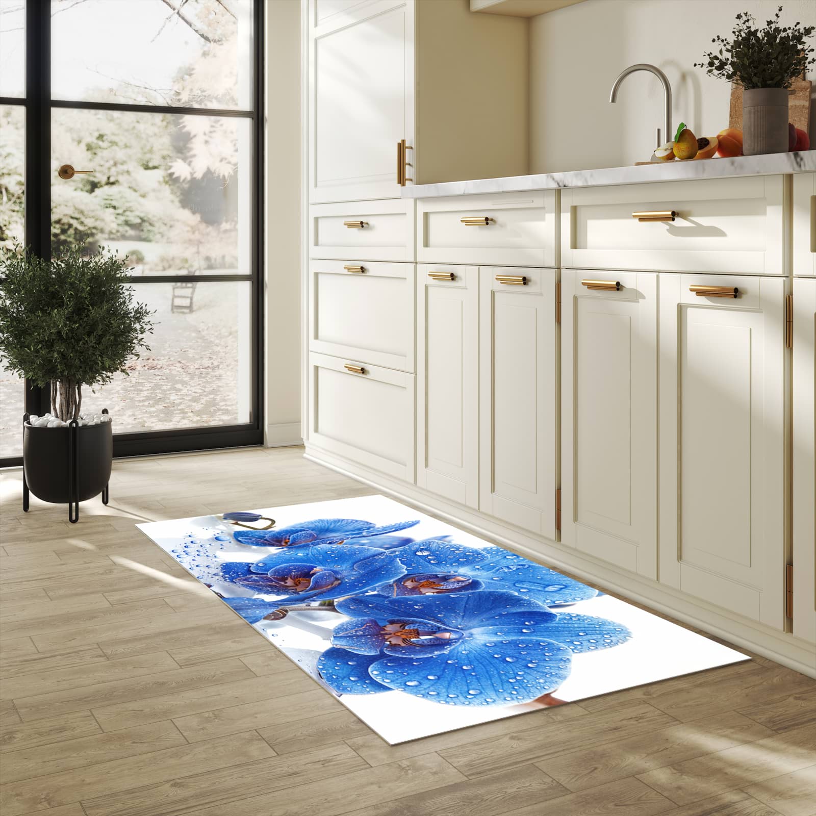 Fleckenresistenter Küchenläufer mit Motiv Blaue Orchideen in heller Küche