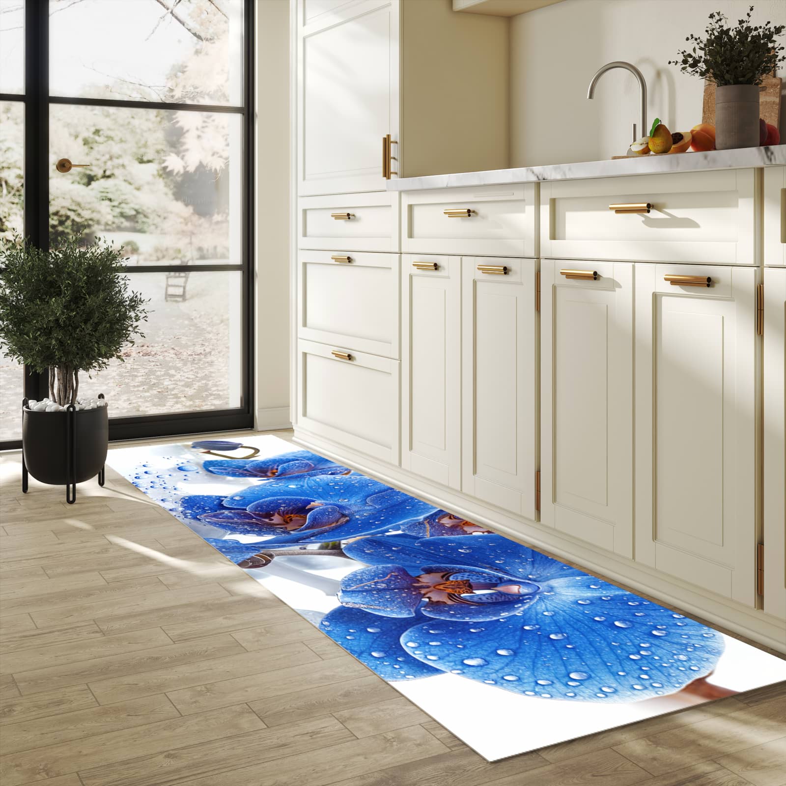 Wasserabweisender Küchenläufer mit Motiv Blaue Orchideen in heller Küche