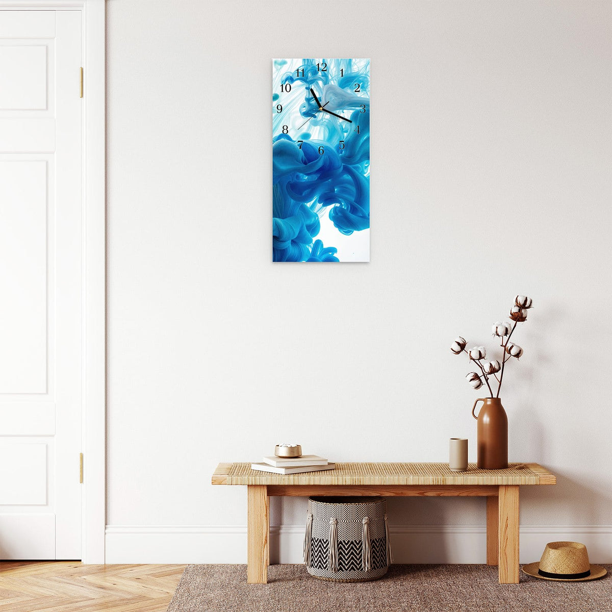 Moderne Wanduhr aus Glas mit Farbtiefe – Wanduhr Farbige_ Wirbel aus Glas – Hochformat 30 × 60 cm